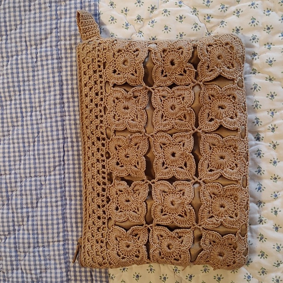 Crochet Tiny Zip Purse 6 1/4" wide x 5" tall with silky lining. - Picture 1 of 5